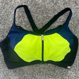 VS 36DDD Knockout Sports Bra
